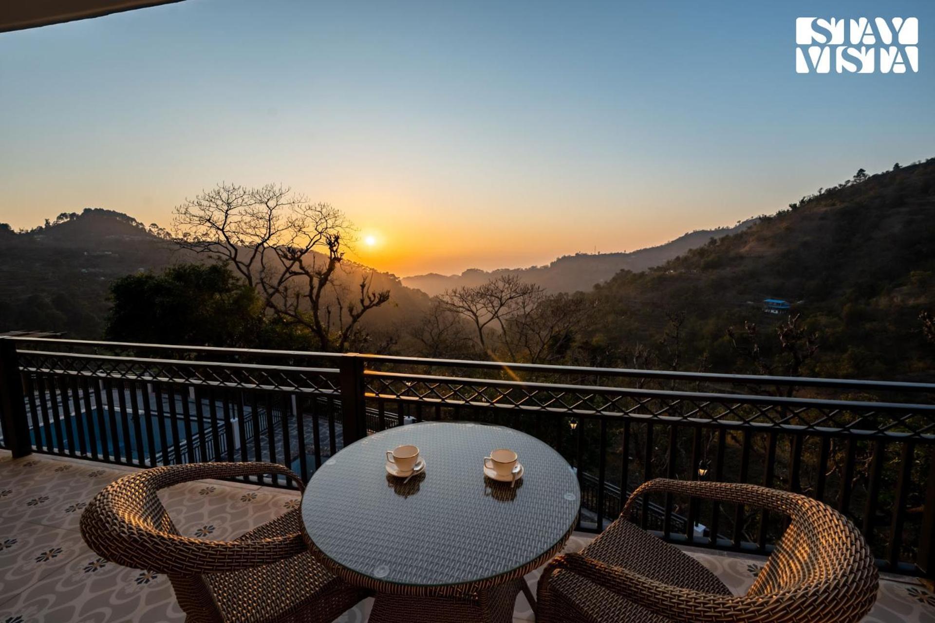 Stayvista At Sunset Springs With Pool & Views Nainital Esterno foto